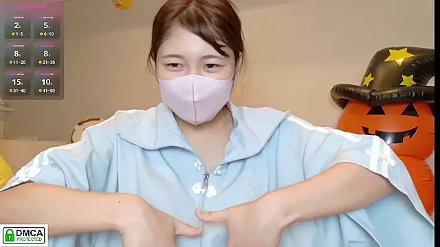 Snapshot of SUZU_ chatting on 26, 10, 2025 SUZU online show from 26, 10, 2025