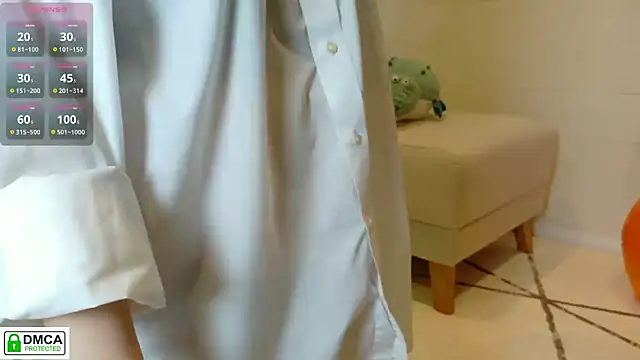 Snapshot of SUZU_ chatting on 5, 10, 2025 SUZU online show from 5, 10, 2025