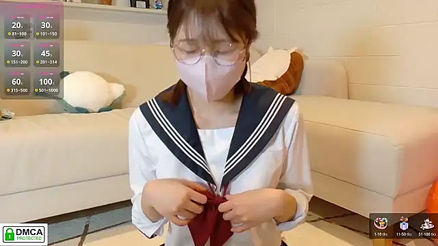 Snapshot of SUZU_ chatting on 18, 10, 2025 SUZU online show from 18, 10, 2025