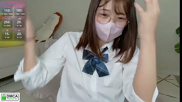 Snapshot of SUZU_ chatting on 5, 11, 2025 SUZU online show from 5, 11, 2025