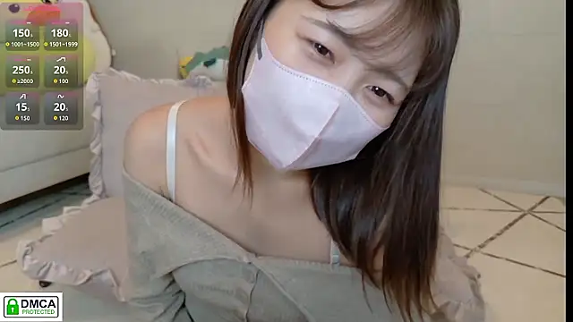 Snapshot of SUZU_ chatting on 2, 11, 2025 SUZU online show from 2, 11, 2025