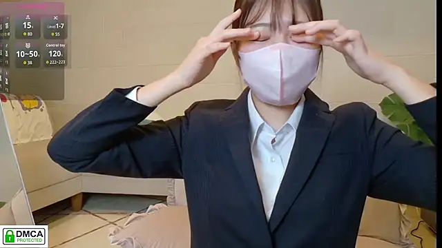 Snapshot of SUZU_ chatting on 10, 11, 2025 SUZU online show from 10, 11, 2025