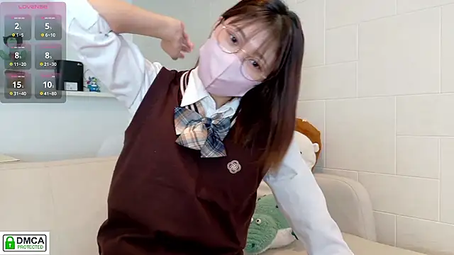 Snapshot of SUZU_ chatting on 8, 10, 2025 SUZU online show from 8, 10, 2025