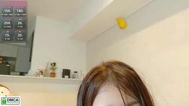 Snapshot of SUZU_ chatting on 17, 10, 2025 SUZU online show from 17, 10, 2025