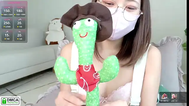 Snapshot of SUZU_ chatting on 7, 11, 2025 SUZU online show from 7, 11, 2025