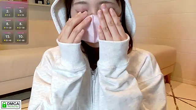 Snapshot of SUZU_ chatting on 16, 10, 2025 SUZU online show from 16, 10, 2025