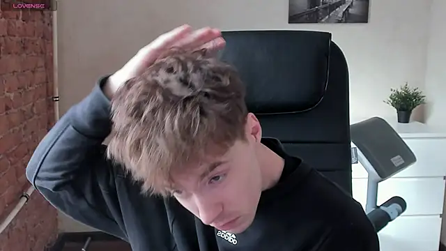 Snapshot of _tokyo_ghoul chatting on 7, 3, 2025 tokyo ghoul online show from 7, 3, 2025