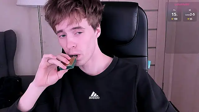 Snapshot of _tokyo_ghoul chatting on 8, 2, 2025 tokyo ghoul online show from 8, 2, 2025