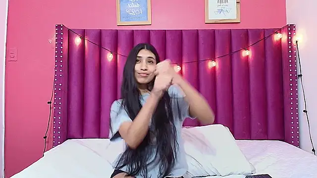 Snapshot of littlee_emilyy_ chatting on 22, 1, 2025 littlee emilyy online show from 22, 1, 2025