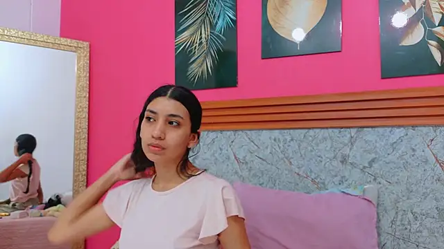 littlee emilyy  online show from 25, 3, 2026