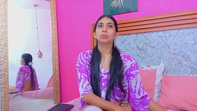littlee emilyy  online show from 29, 4, 2026