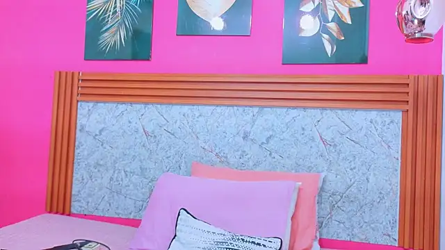 littlee emilyy  online show from 24, 3, 2026