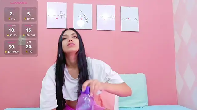 Snapshot of littlee_emilyy_ chatting on 4, 10, 2025 littlee emilyy online show from 4, 10, 2025