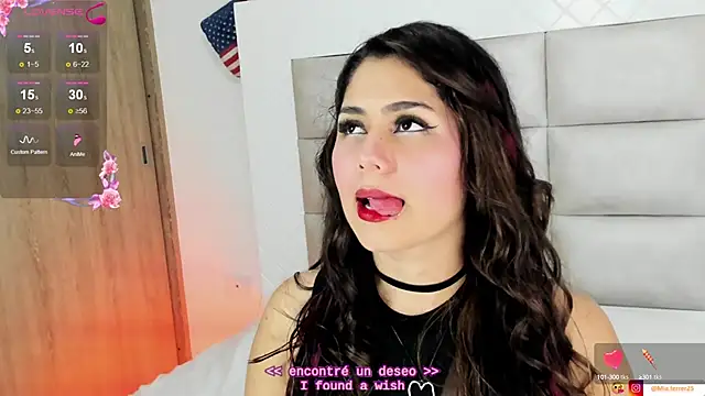 Snapshot of Goddess_mia2 chatting on 5, 10, 2025 Goddess mia2 online show from 5, 10, 2025