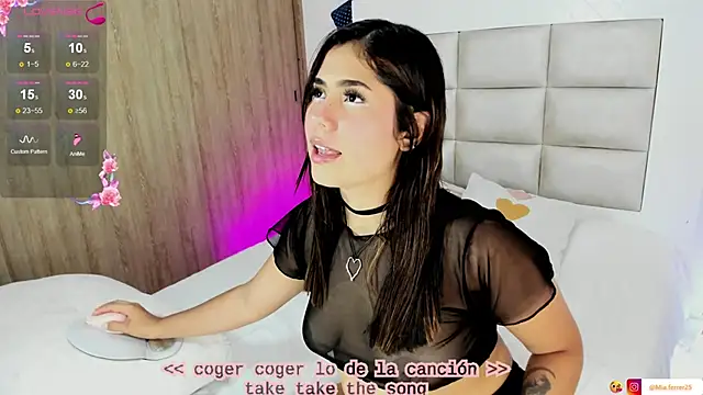 Snapshot of Goddess_mia2 chatting on 22, 9, 2025 Goddess mia2 online show from 22, 9, 2025