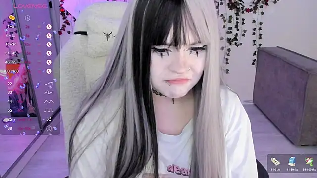 Snapshot of SelenaCute chatting on 3, 11, 2025 SelenaCute online show from 3, 11, 2025