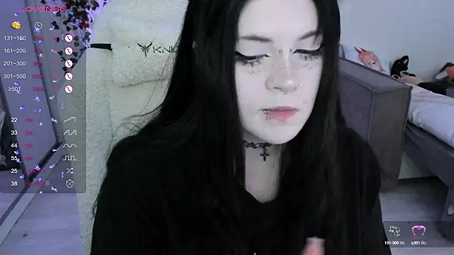 Snapshot of SelenaCute chatting on 17, 10, 2025 SelenaCute online show from 17, 10, 2025