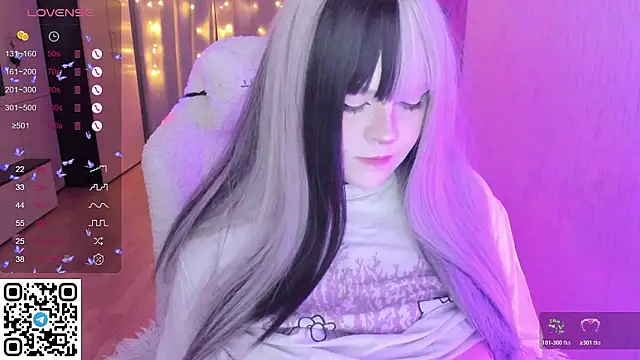 Snapshot of SelenaCute chatting on 5, 2, 2026 SelenaCute online show from 5, 2, 2026