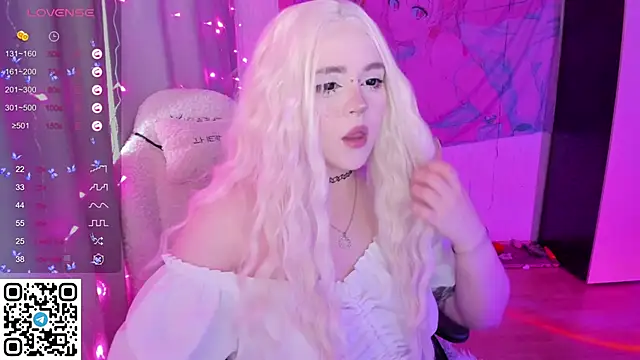 SelenaCute online show from 24, 4, 2026