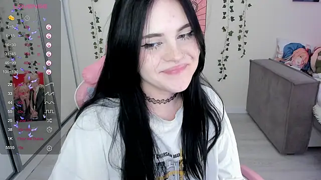 Snapshot of SelenaCute chatting on 3, 2, 2025 SelenaCute online show from 3, 2, 2025