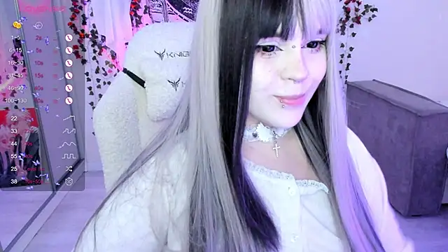 Snapshot of SelenaCute chatting on 14, 11, 2025 SelenaCute online show from 14, 11, 2025