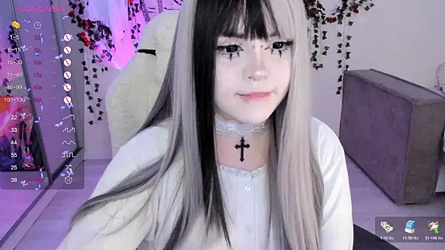 Snapshot of SelenaCute chatting on 4, 11, 2025 SelenaCute online show from 4, 11, 2025