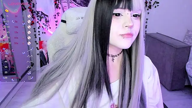 Snapshot of SelenaCute chatting on 23, 11, 2025 SelenaCute online show from 23, 11, 2025