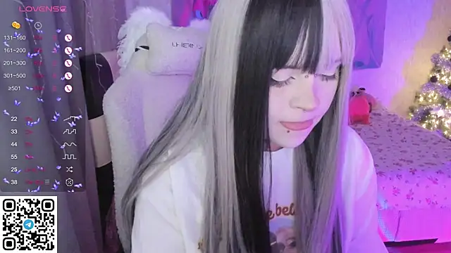 Snapshot of SelenaCute chatting on 16, 12, 2025 SelenaCute online show from 16, 12, 2025