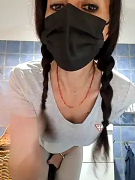 Snapshot of Silvia_Zeno chatting on 13, 10, 2025 Silvia Zeno online show from 13, 10, 2025