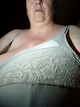 Nataliesbestjuggs online show from 8, 3, 2025