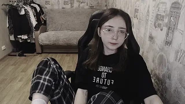 AmeliaKamishiro online show from 13, 1, 2025