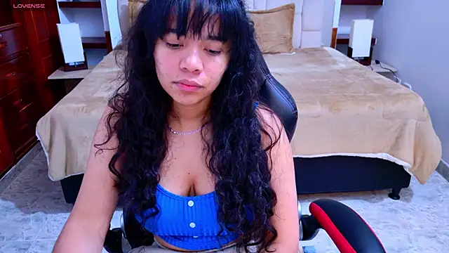 laureentt  online show from 10, 10, 2025