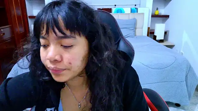 laureentt  online show from 1, 11, 2025