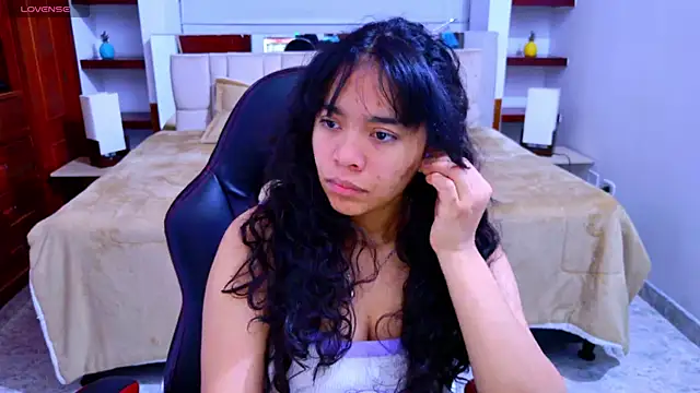 laureentt  online show from 7, 10, 2025