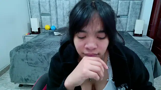 Snapshot of laureentt_ chatting on 9, 7, 2026 laureentt online show from 9, 7, 2026