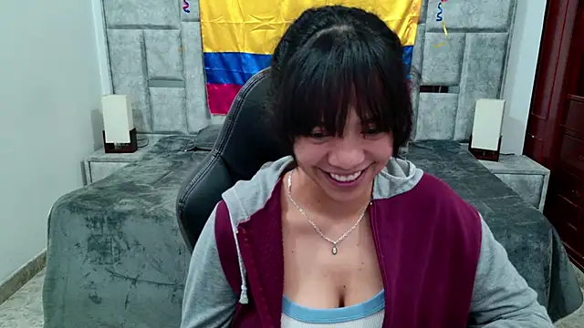 Snapshot of laureentt_ chatting on 13, 6, 2026 laureentt online show from 13, 6, 2026