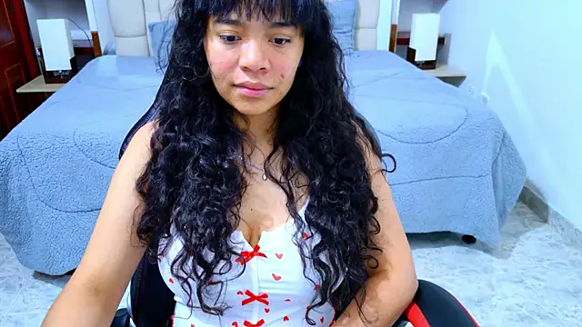 laureentt  online show from 3, 11, 2025