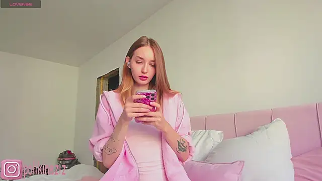Snapshot of MoonDust chatting on 1, 6, 2026 MoonDust online show from 1, 6, 2026