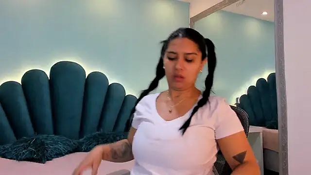 sharlott18 online show from 4, 12, 2025