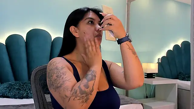 sharlott18 online show from 2, 11, 2025