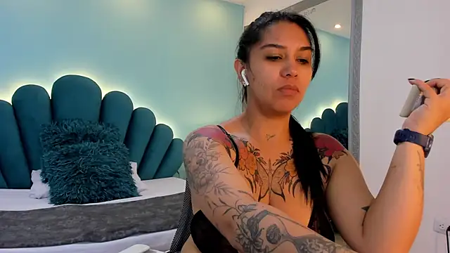 sharlott18 online show from 2, 3, 2026