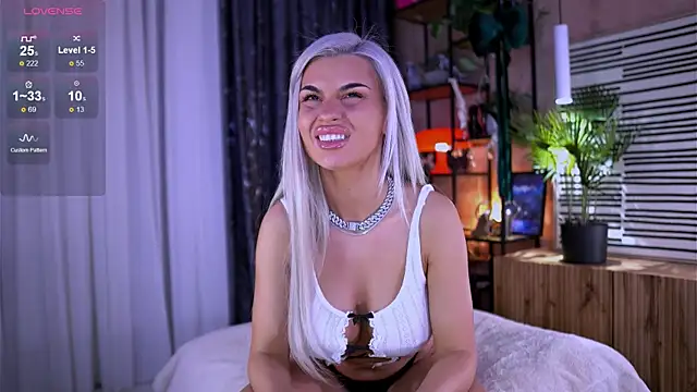 Serene Sophiex online show from 4, 6, 2026