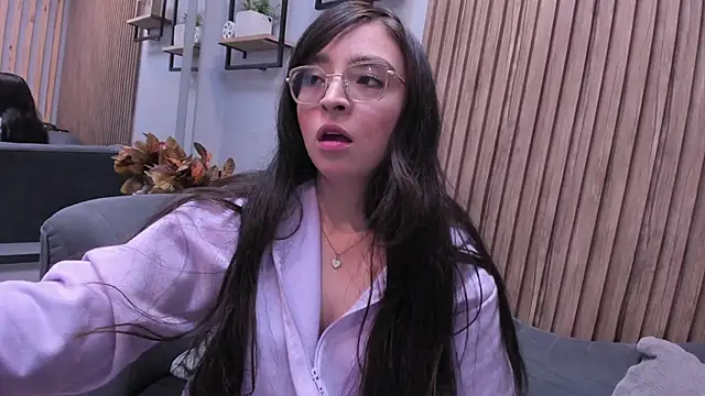 Eva Macalliter online show from 17, 9, 2025