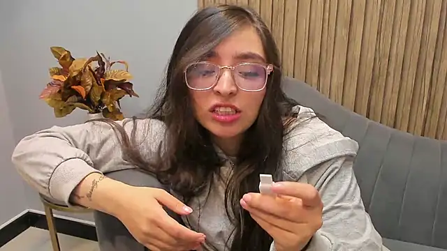 Eva Macalliter online show from 21, 3, 2025