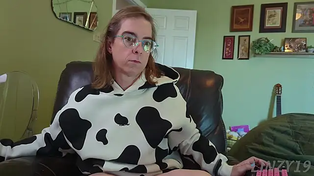 Linzy 19 online show from 12, 11, 2025