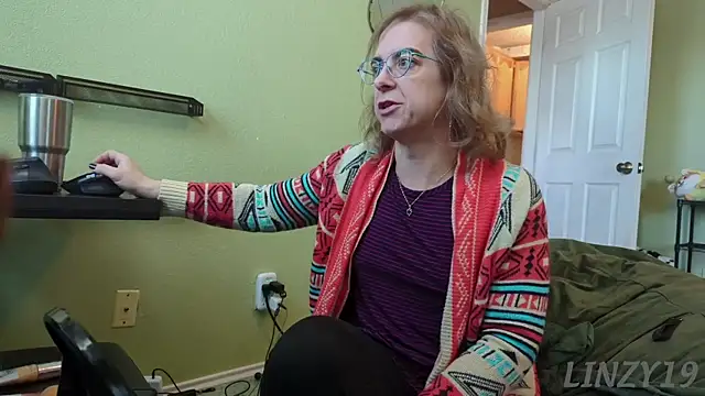 Linzy 19 online show from 19, 12, 2025