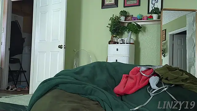 Linzy 19 online show from 7, 1, 2026