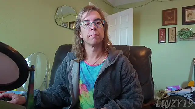 Linzy 19 online show from 17, 11, 2025