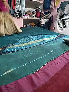 COUPLLE VILLAGE online show from 18, 10, 2025