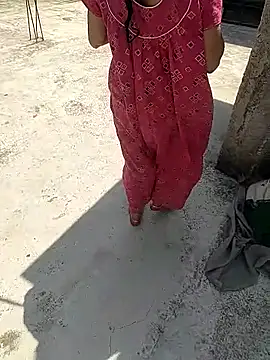 COUPLLE VILLAGE online show from 5, 3, 2025